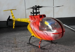 Hughes 500 D Rumpf fr 220er Hubschrauber
